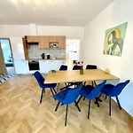 Apartment C.5 V Bankovnim Dome *