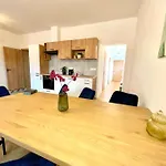 Apartment C.5 V Bankovnim Dome *