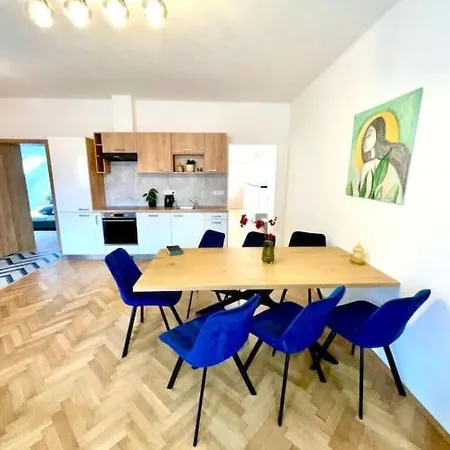 C.5 V Bankovnim Dome Lejlighed *