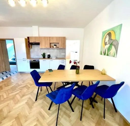 C.5 V Bankovnim Dome Apartment *