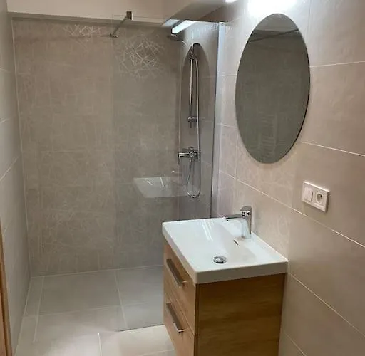 C.5 V Bankovnim Dome Apartament